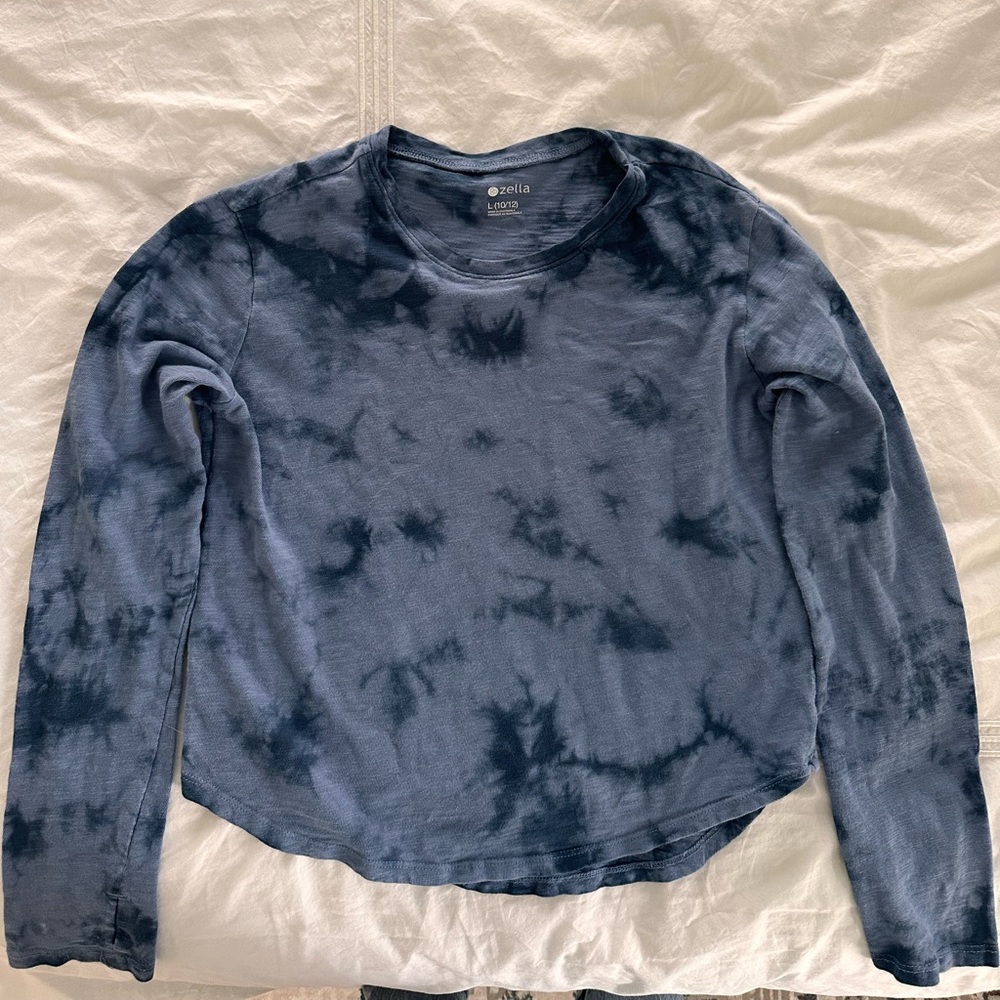 Girls Zella blue long sleeve T-shirt. Size L(10/12) great layering piece.